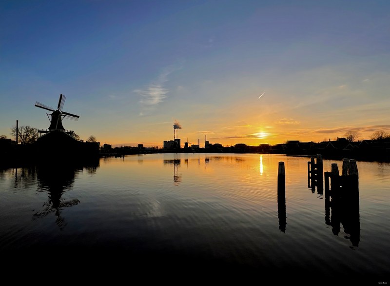 2025-02 - Zaanse Schans Windmills By Sundown - 2025-03-01 17.47.20.editted